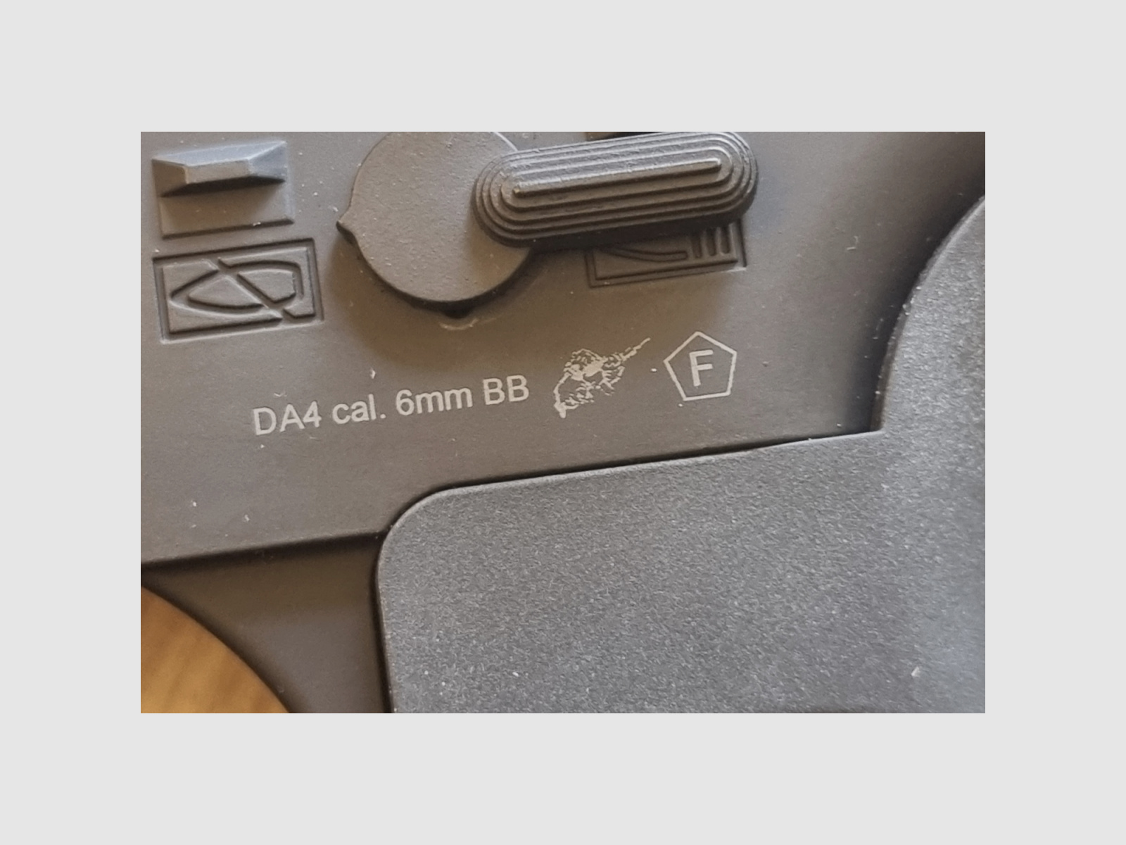 AR15 SilentOps DMR ALPHA Vollmetall Delta Armory Tan S-AEG Airsoft Gewehr Frei ab 18 Jahren