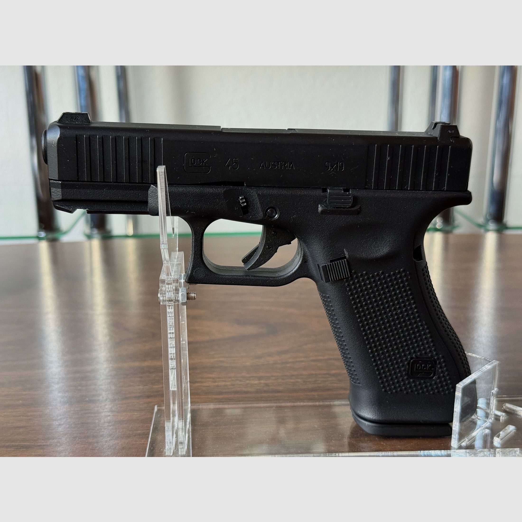 Glock 45 Gen5 GBB Airsoft-Set (Kal. 6 mm BB) – Komplettpaket