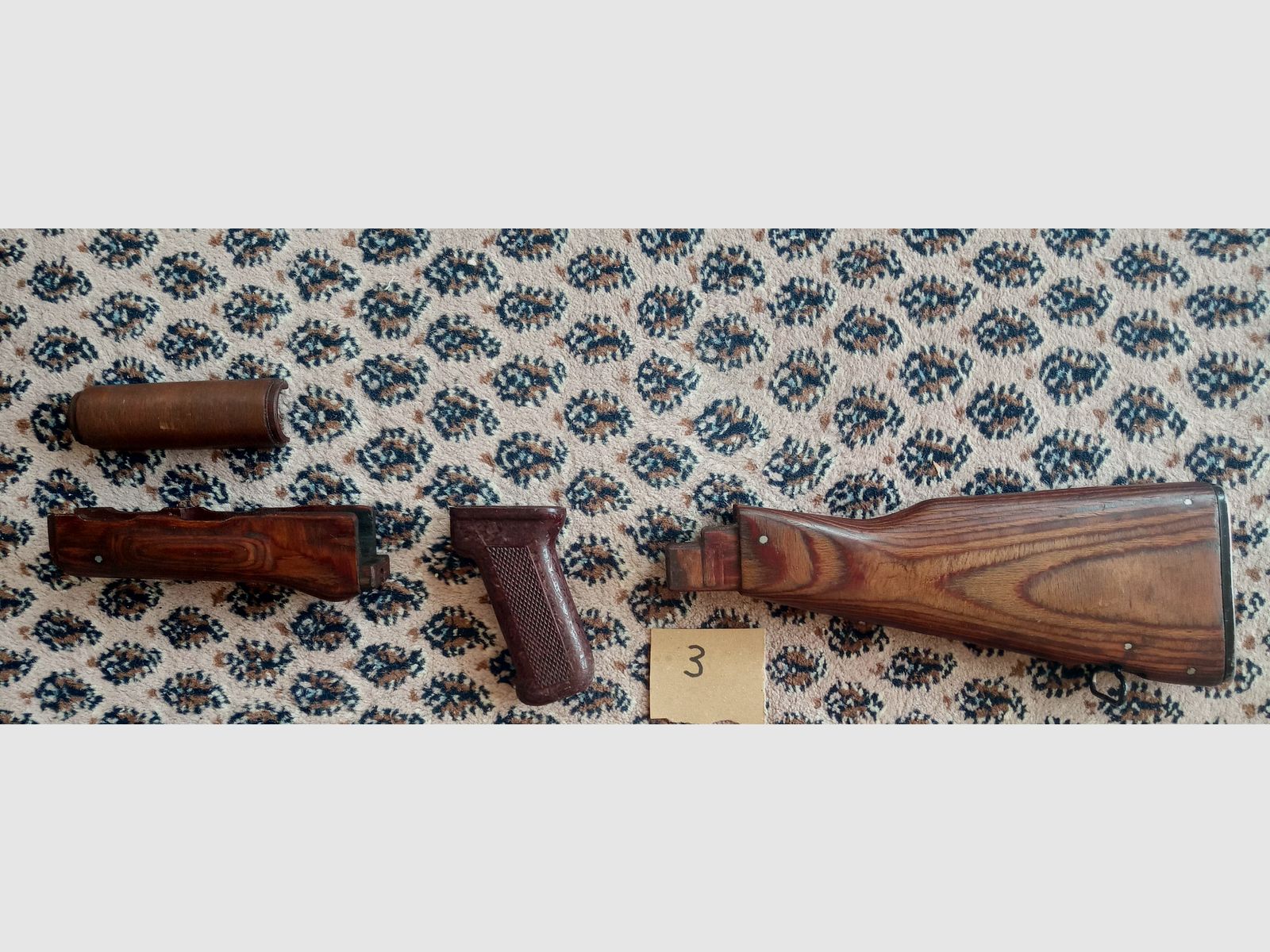 Kompletne zestawy drewnianego laminatu Festschaft w tym uchwyt Bakelit, kolba i osłona rękojeści / AKM i AK74 / pośrednio również NEDI SDM Type 56 możliwe
