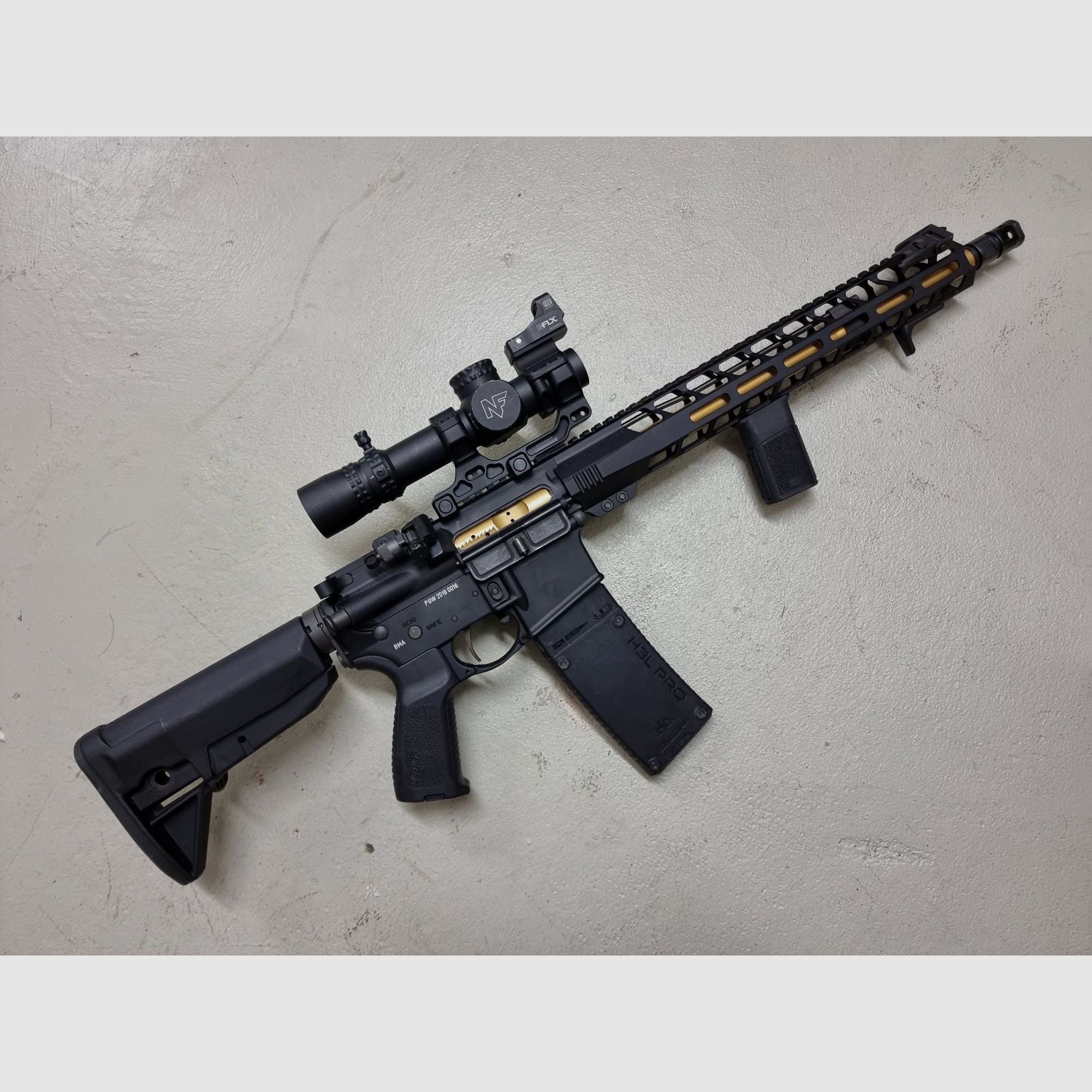 AR15 personalizzato superlativo nello stile di John Wick. Cal. 223 Rem. Solo componenti di alta qualità. Opzionale con Nightforce NX8!