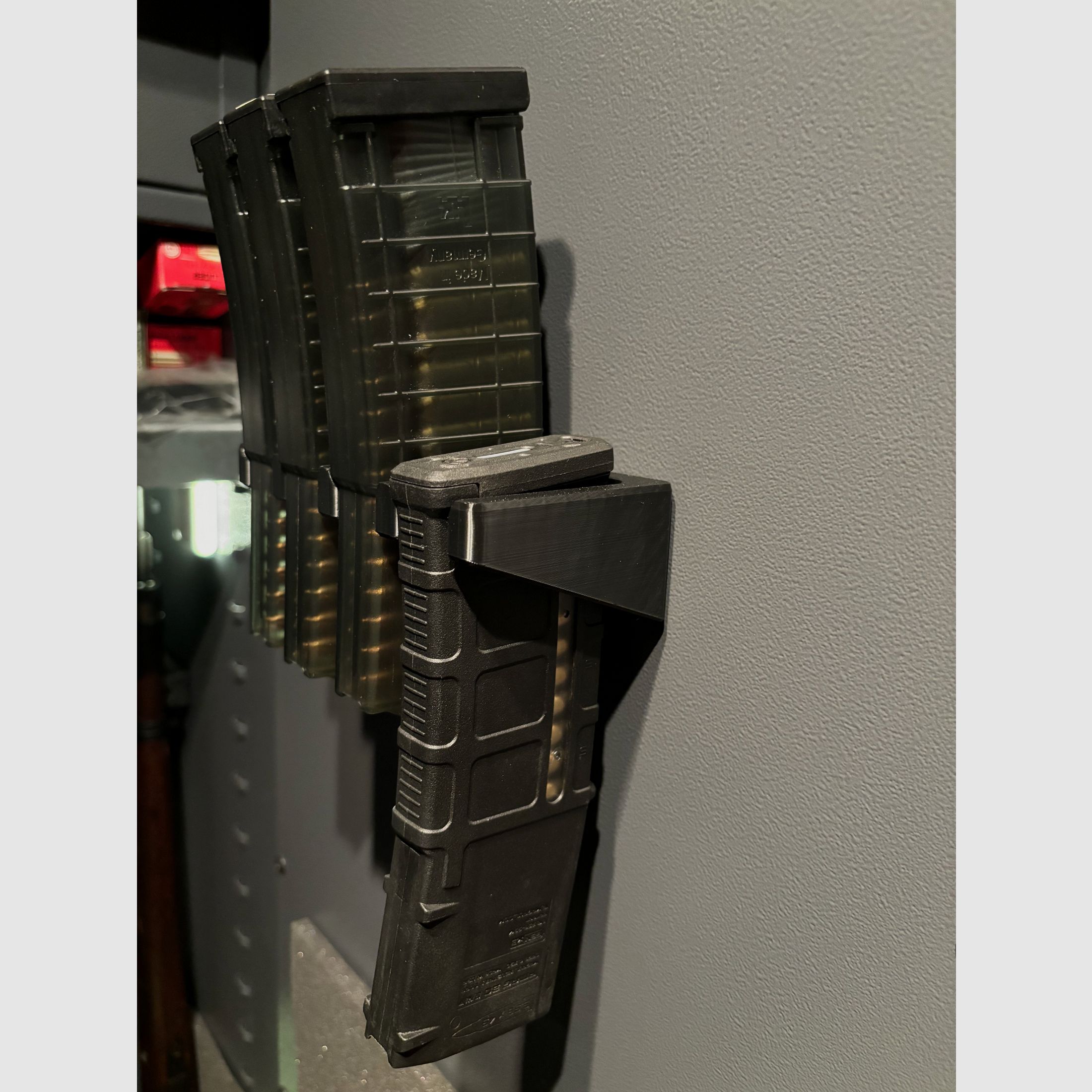 magnetic AR-15 magazine holder