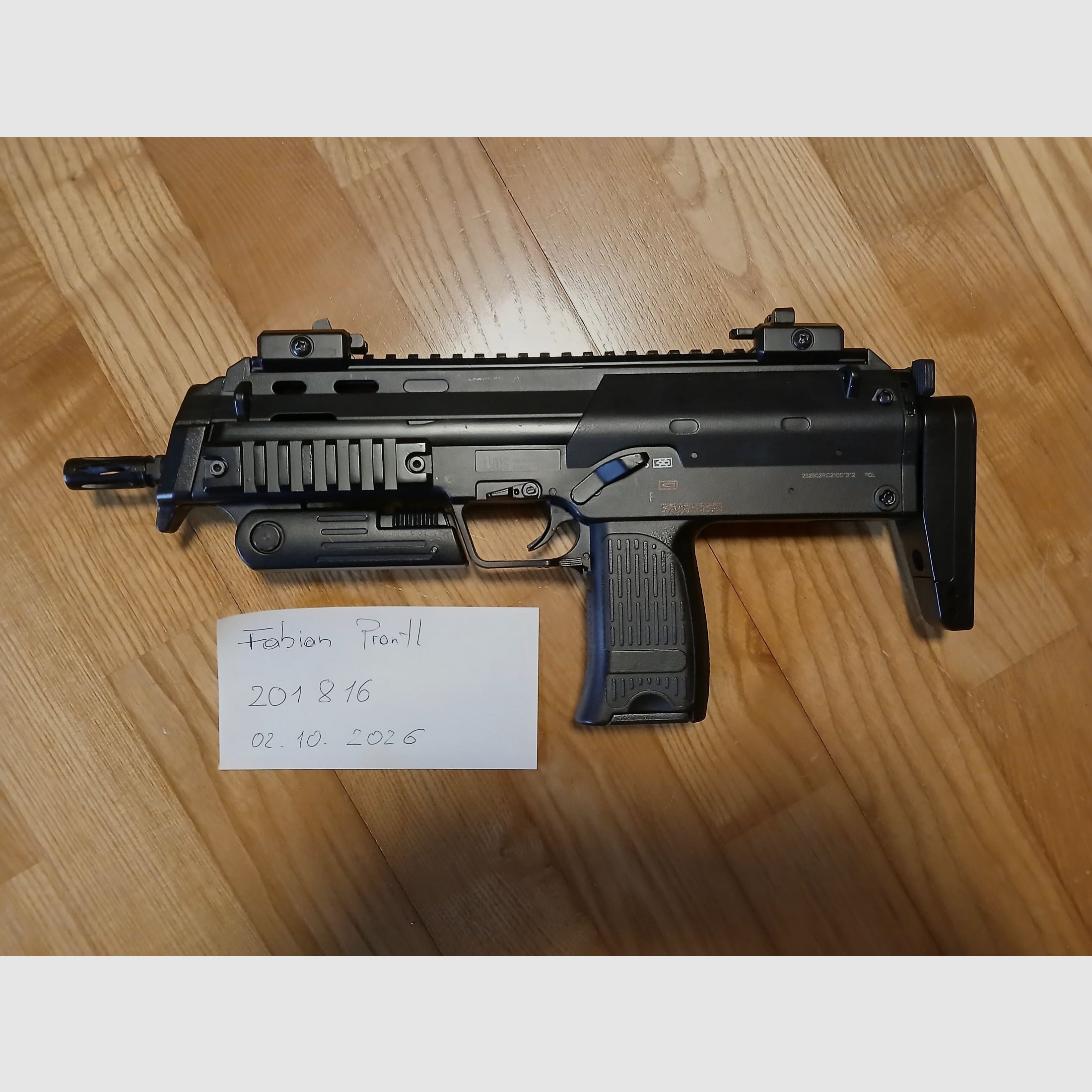 Mp7 with 2 magazines, image 1 of 3