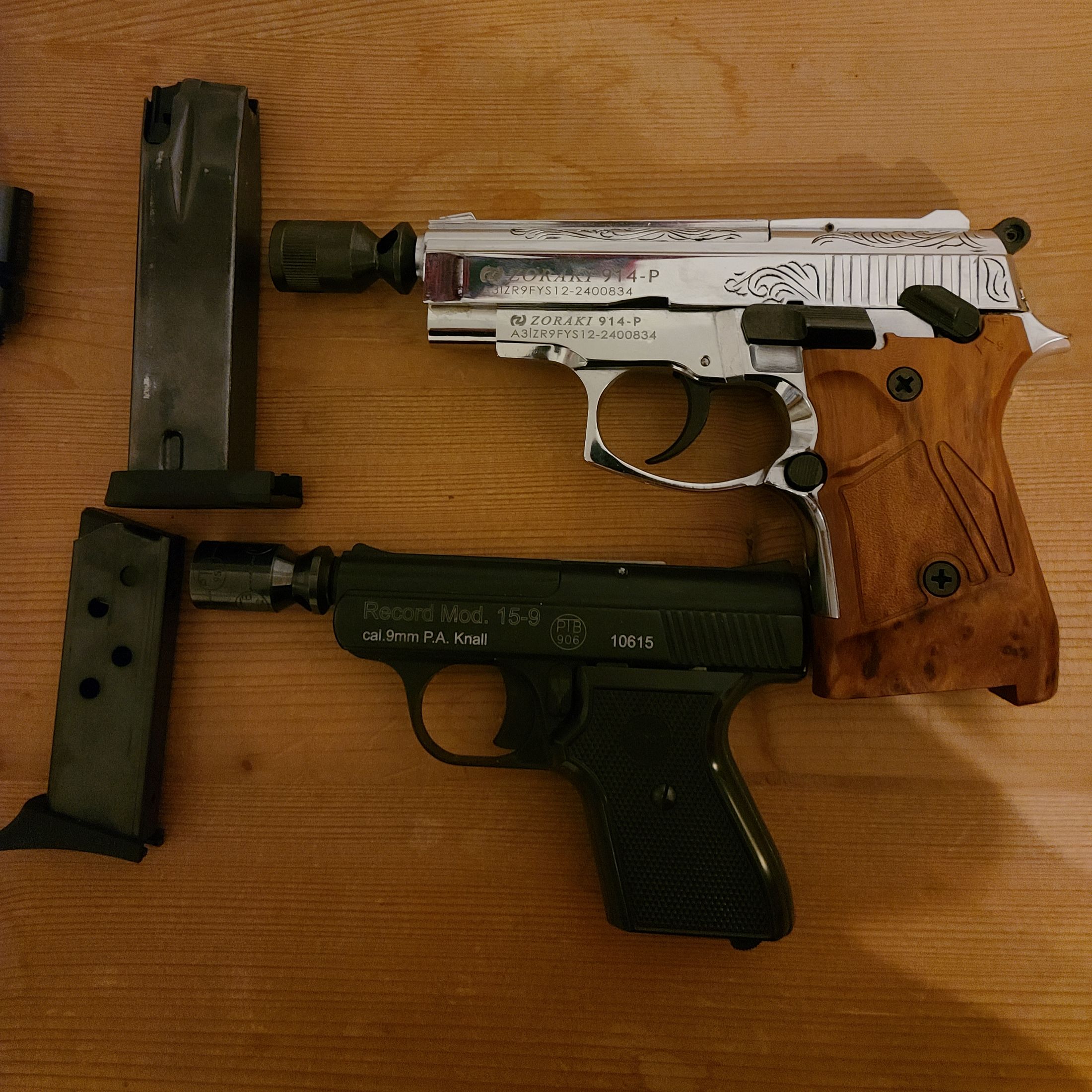 Blank pistols 2 pieces with blank cartridges also revolvers