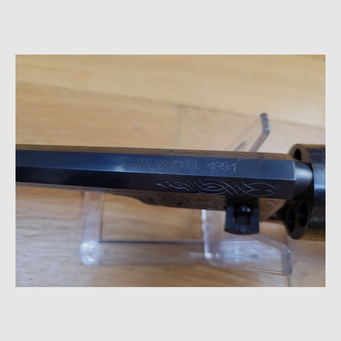 Sehr schöner Revolver Colt 1851 Pietta Schwarzpulver – Modell Navy – Sehr schöne gravierte Variante – Lauf 7,5 Zoll – Kaliber 36 – Waffe von 1978 – TBE++, Bild 14 von 22