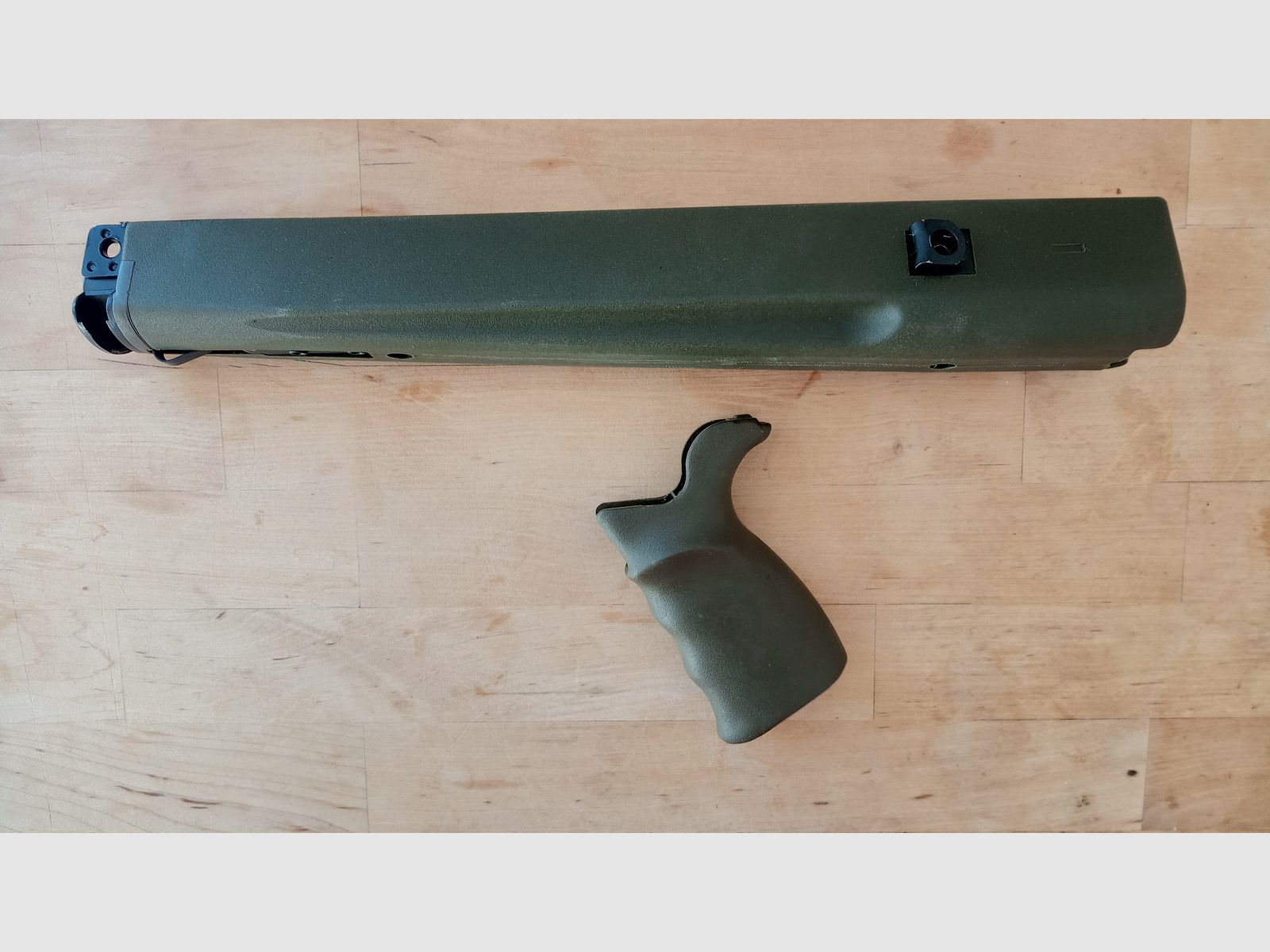 Original Griff & Trapezhandschutz für H&K G3A4 beide farblich abgestimmt in NATO Grün und Zweibein geeignet // G3 und Klone Handschutz + Pistolengriff / G3A3 G3SG1 MKE T41 HK91 VFC Co2 Umarex
