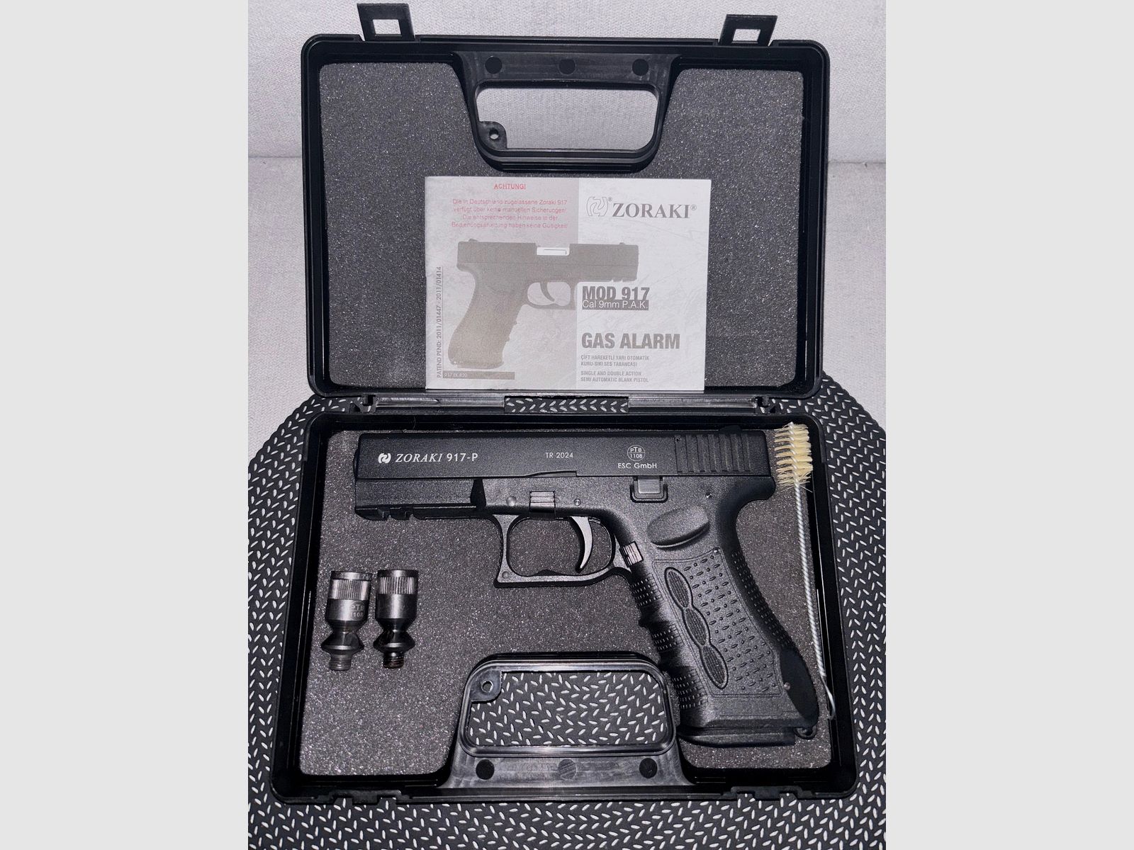 Zoraki 917-P 9 mm P.A.K. blank firing pistol with accessories