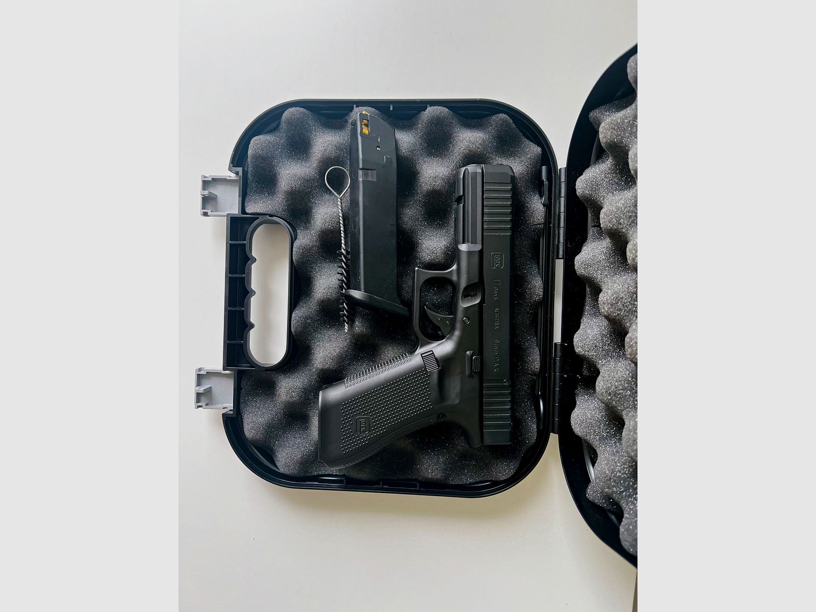 Glock 17 Gen. 5 9mm PAK +  Holster +Glock Waffenkoffer