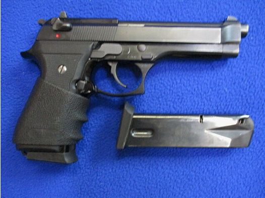 Pistole Vektor 88 Nachbau Beretta 92 aus Südafrika 88