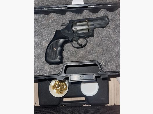 Blank firing revolver 9mm Smith and Wesson