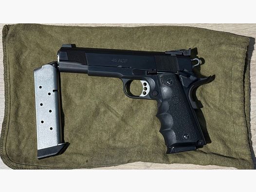 Baer Custom 1911 Pistole Kaliber .45 ACP – Schwarz – Mit 2 Magazinen