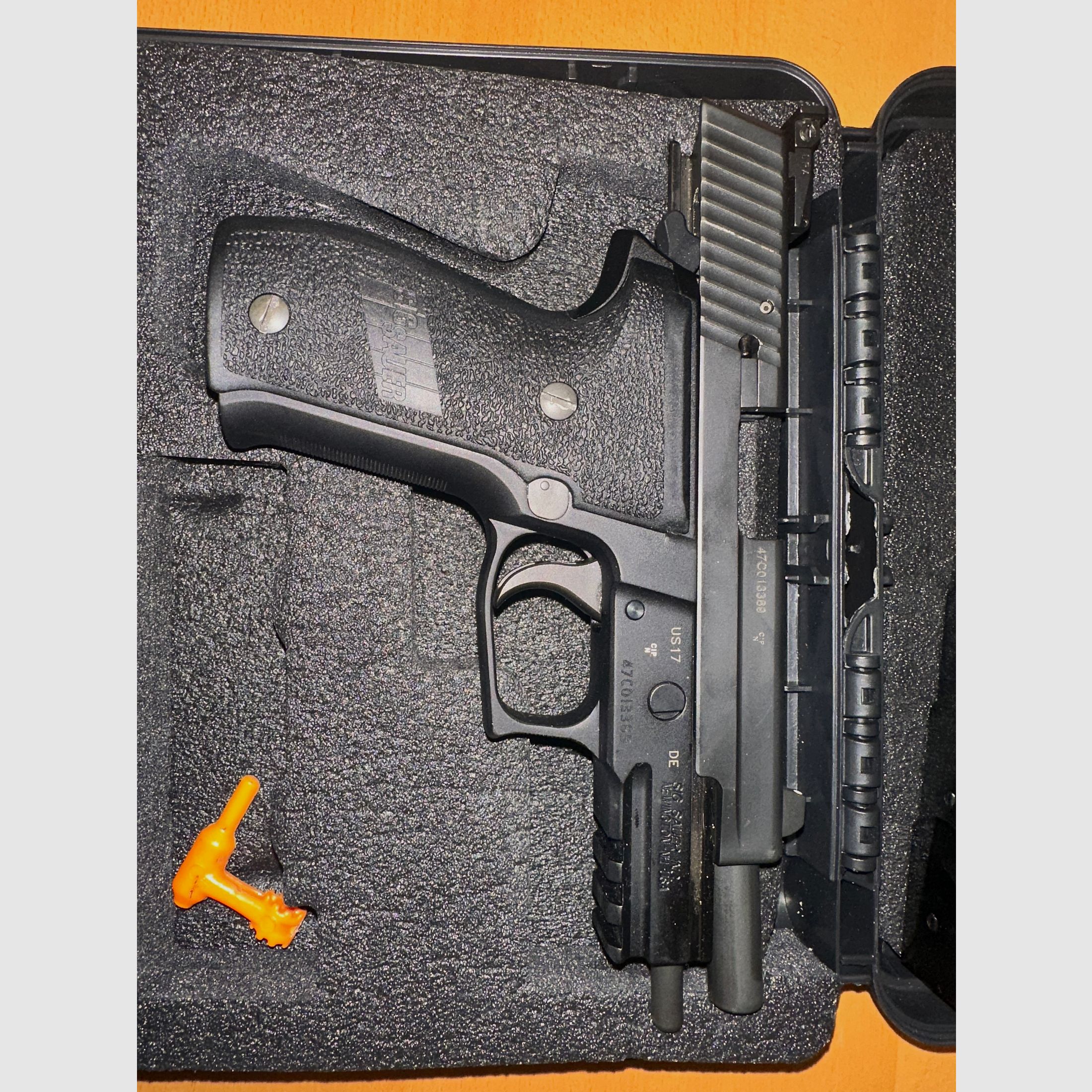  SIG Sauer Ha.Pistole 9mmLuger SIG Sauer P226  US Navy-SEALS  (9mmPara/9x19)  und HOLSTER