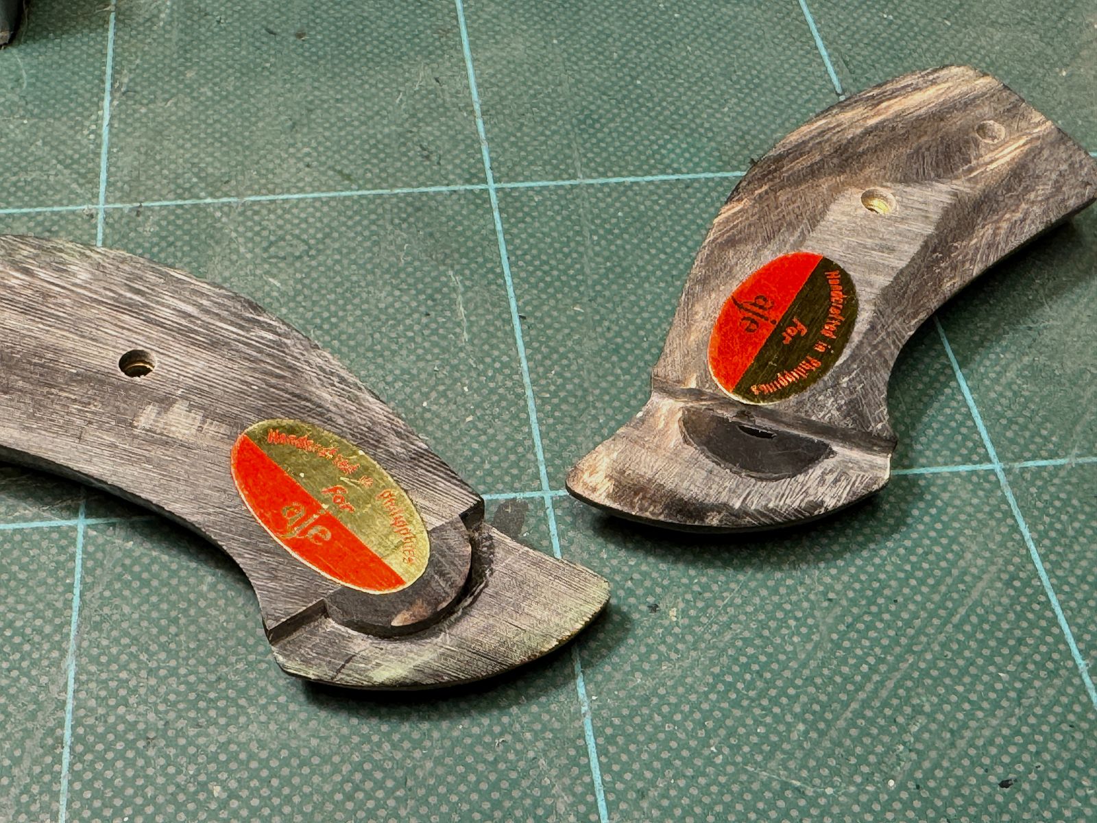 EAGLE GRIPS Buffalo Horn Grips (Genuine Buffalo Horn) S&W J-Frame Round Butt – Top condition in original packaging with exchange wedge!