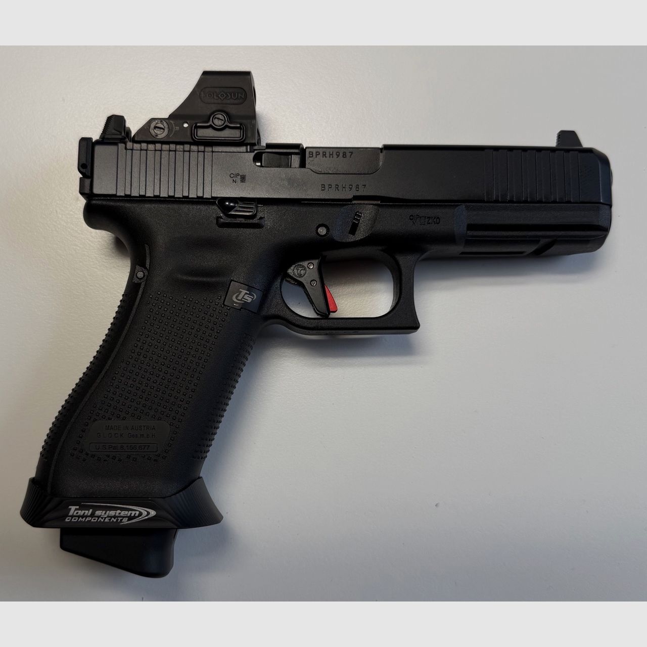 Glock 17 Gen.5 MOS 9x19, Holosun HE508T-RD-X2 mit umfangreichem, exklusivem Zubehör - NEUWERTIG