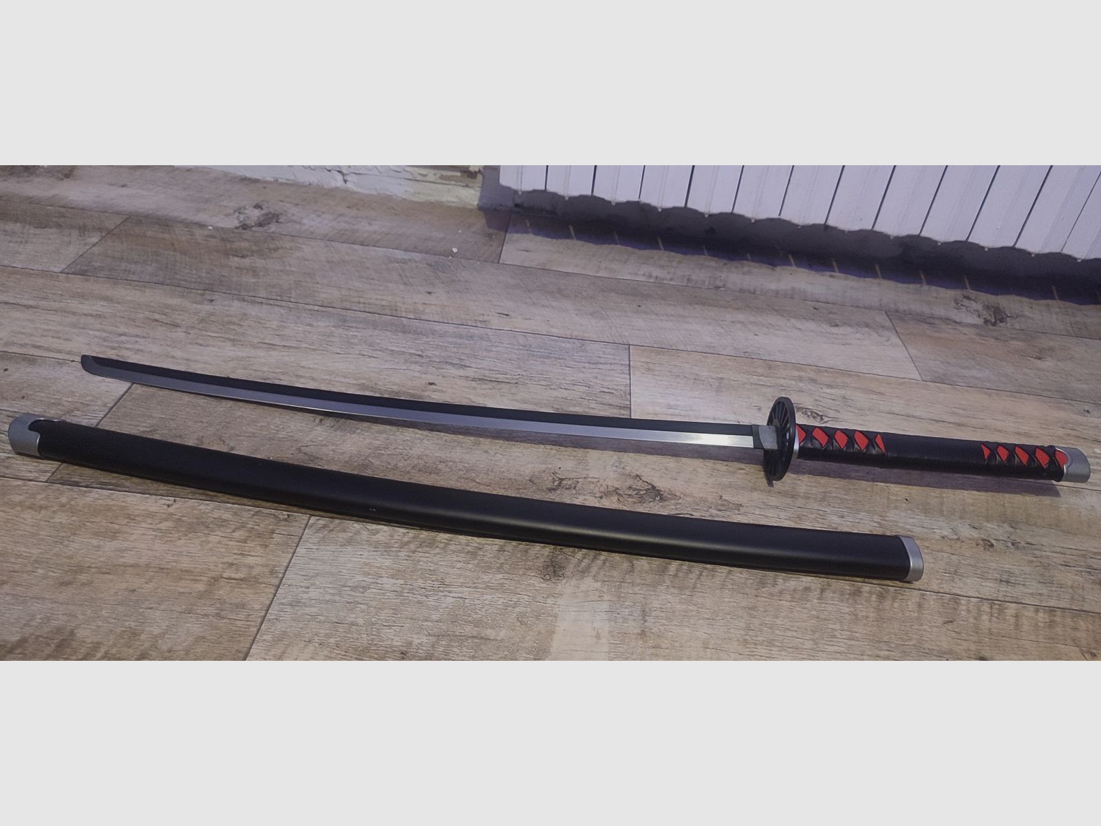 Schwarz rot Katana