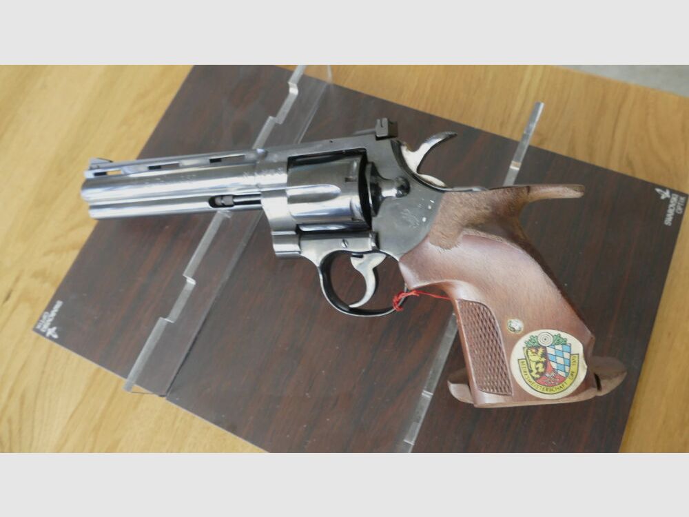 Colt	 Python