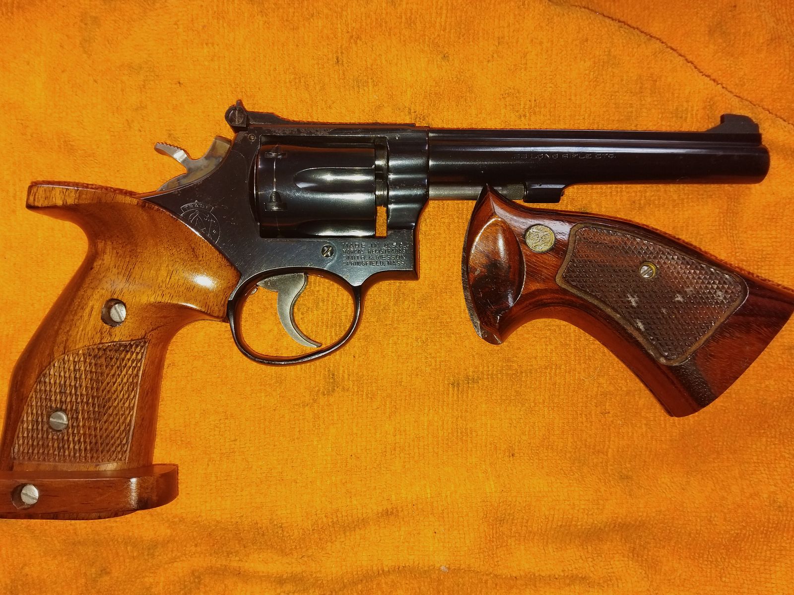 Revolver Smith & Wessen Modell 17 6" mit Sportgriffstück