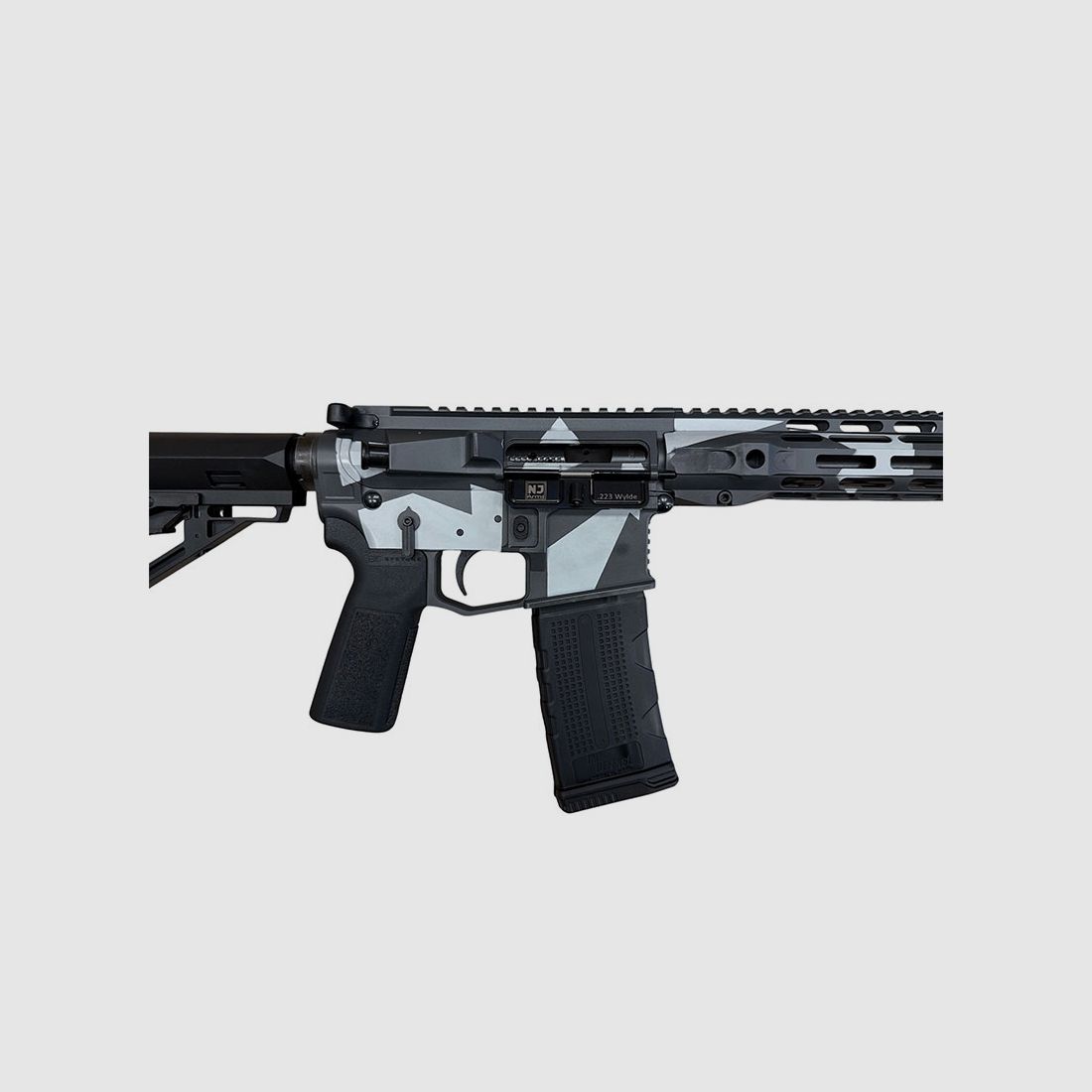 BÜCHSE – NEUE JAGER – AR15 SOLID 18″ Kal. 223 Rem. | Cerakote Panzer Roma, Bild 2 von 5