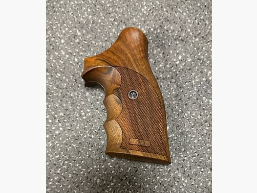 Karl Nill für Taurus Revolver M