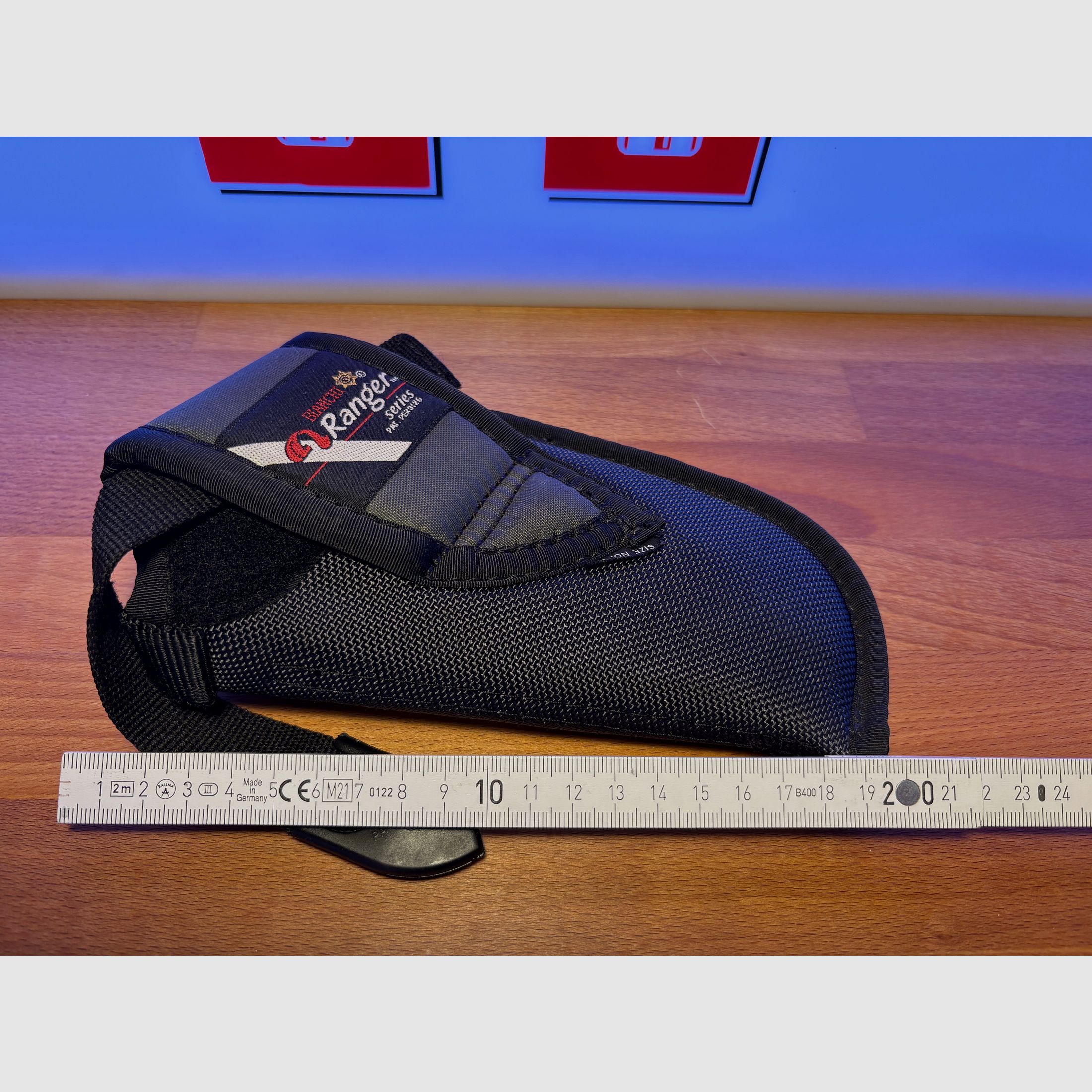 Holster van Bianchi voor 4" revolvers van verschillende fabrikanten