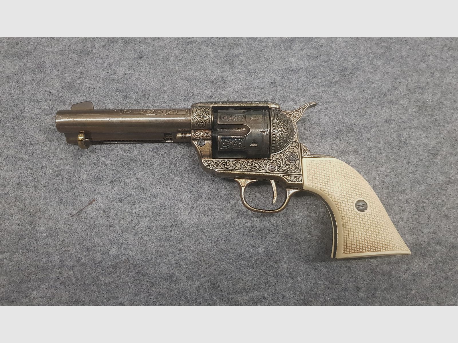 Peacemaker 45 Western Revolver Single Action Magnum Derringer  Deko Modell Denix Kavallerie USA 1873