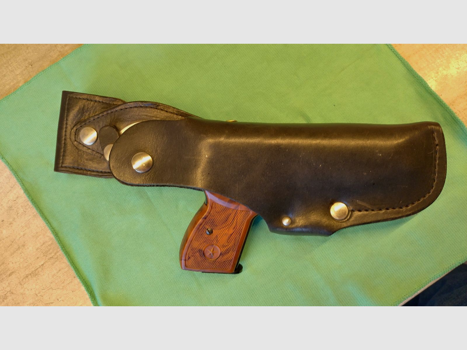 Makarov Sonderedition 50 Jahre Frieden Schreckschuss Pistole Kaliber 8 mm P.A.K. 