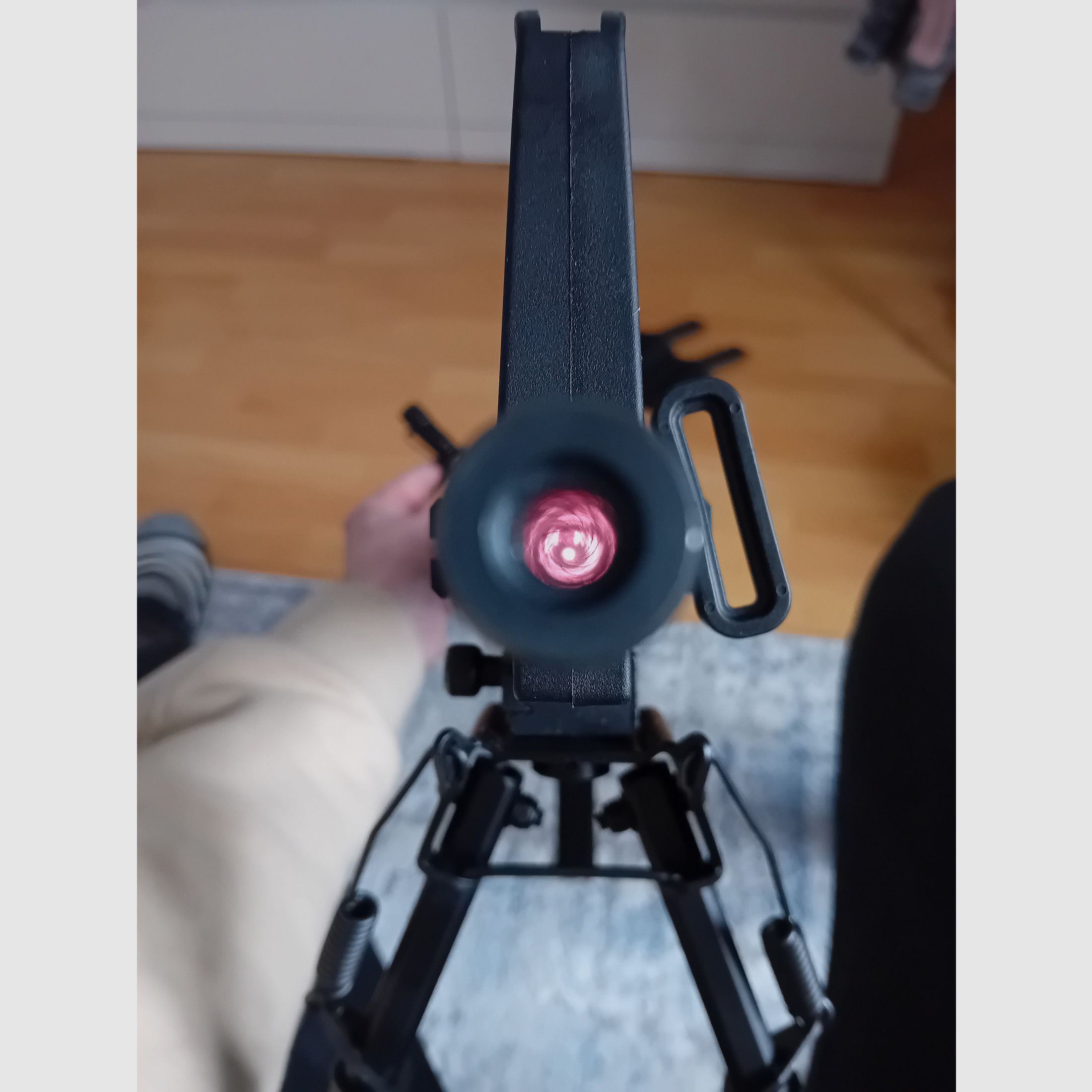 Mossberg Selbstladebüchse International 715t .22lr inkl. 3 Magazinen und Leuchtpunktvisier Falke II NV