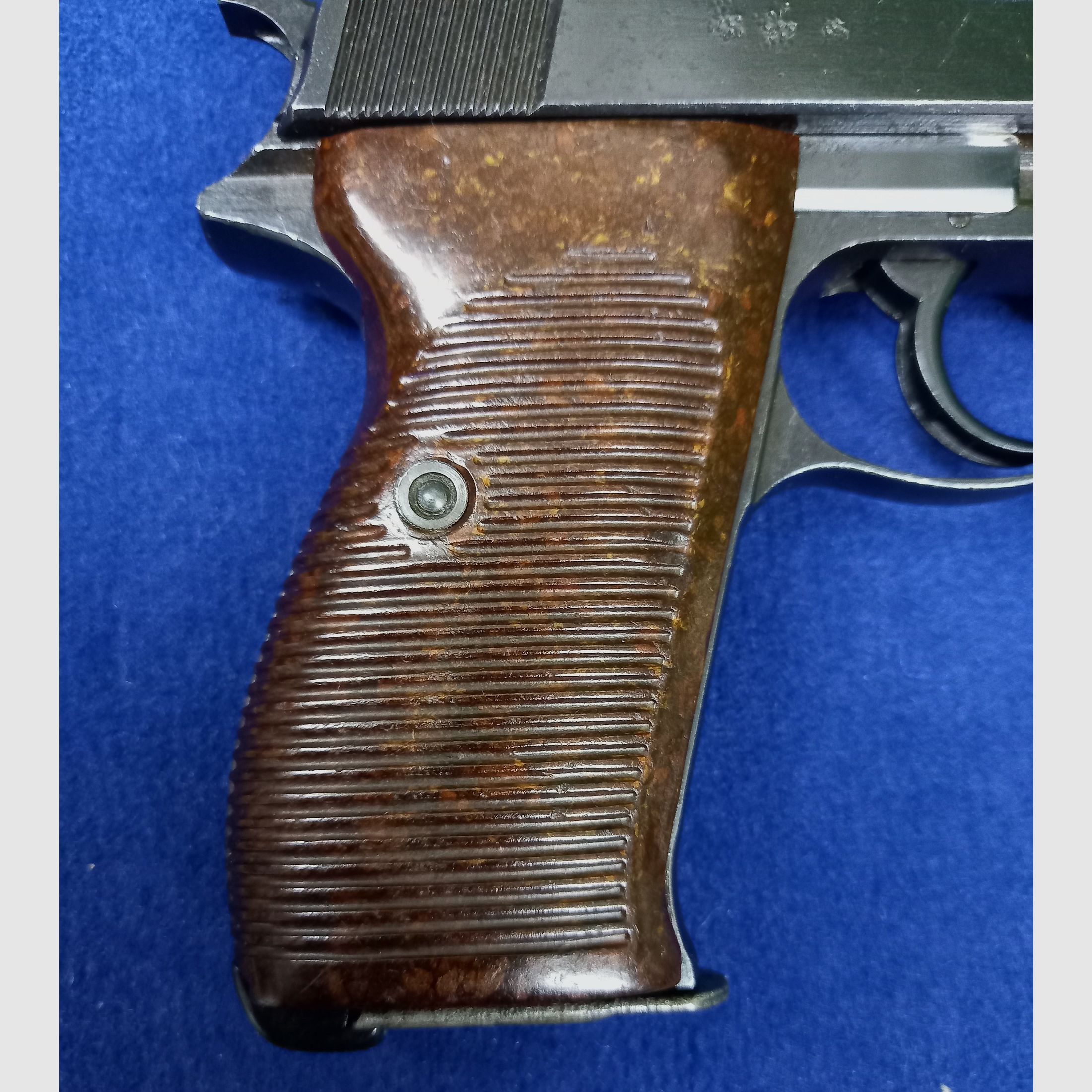 Wehrmachtspistole P38 ac 42 in calibro 9mm Luger, con timbro di accettazione WA 359
