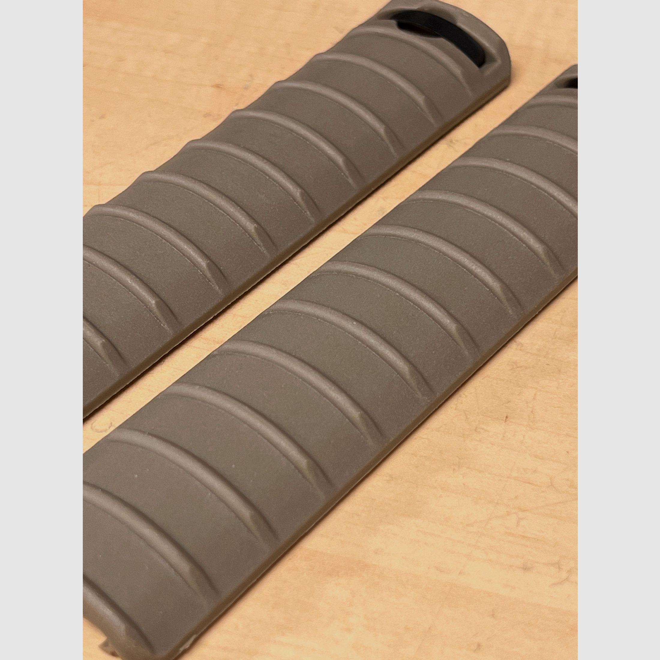 Osłona szyny Picatinny 2 sztuki w kolorze piaskowym