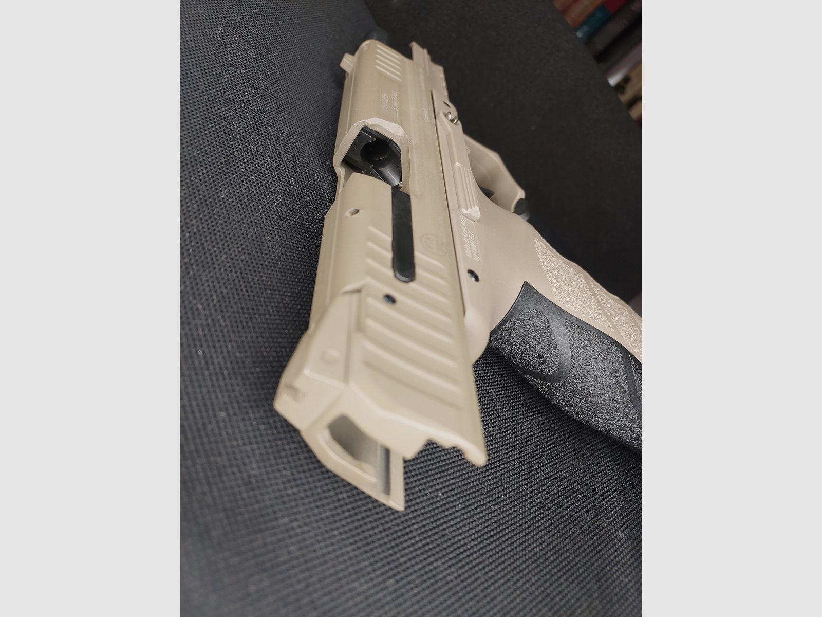 Heckler & Koch P30 Schreckschuss-pistool 9 mm P.A.K. TAN / FDE (PTB 912)