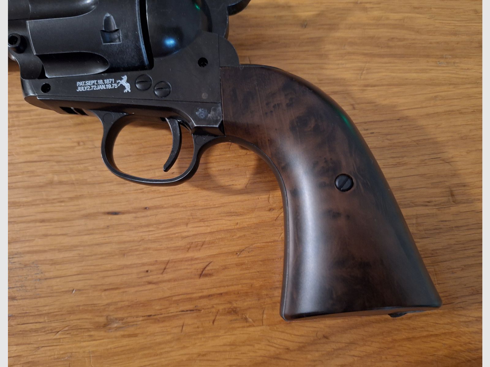 Colt Single Action Army (SAA) Co2 4,5 mm Diabolo gezogener Lauf realistisches Nachladen mit 22 Ladehülsen antik finish