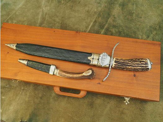 Coltello da caccia, su misura, con nicker e scatola, attrezzatura da caccia