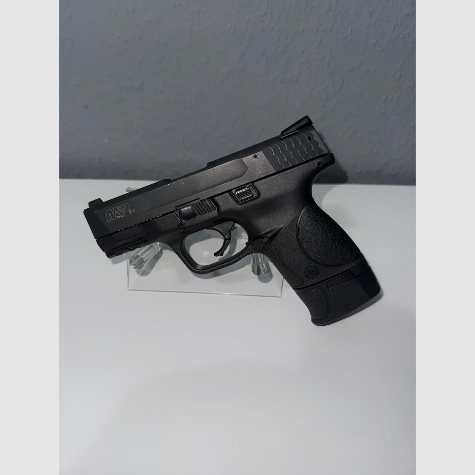Smith & Wesson M&P9c pistola a salve, immagine 1 di 3