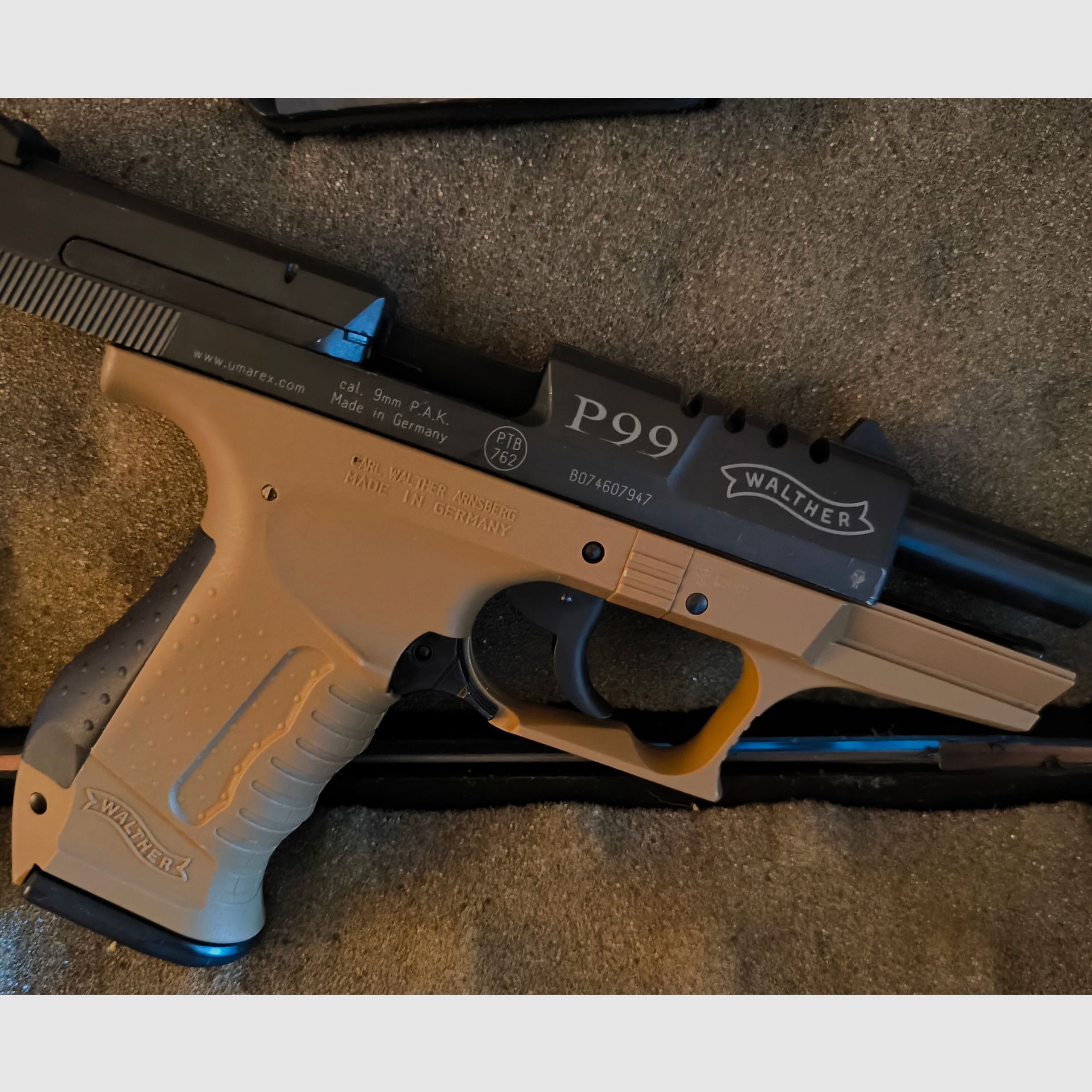 SRS-Gas/blank firing pistol Walther P99 COMMANDO, caliber 9mm PAK, only three shots fired with blank cartridges for testing, slight signs of use otherwise as new!!