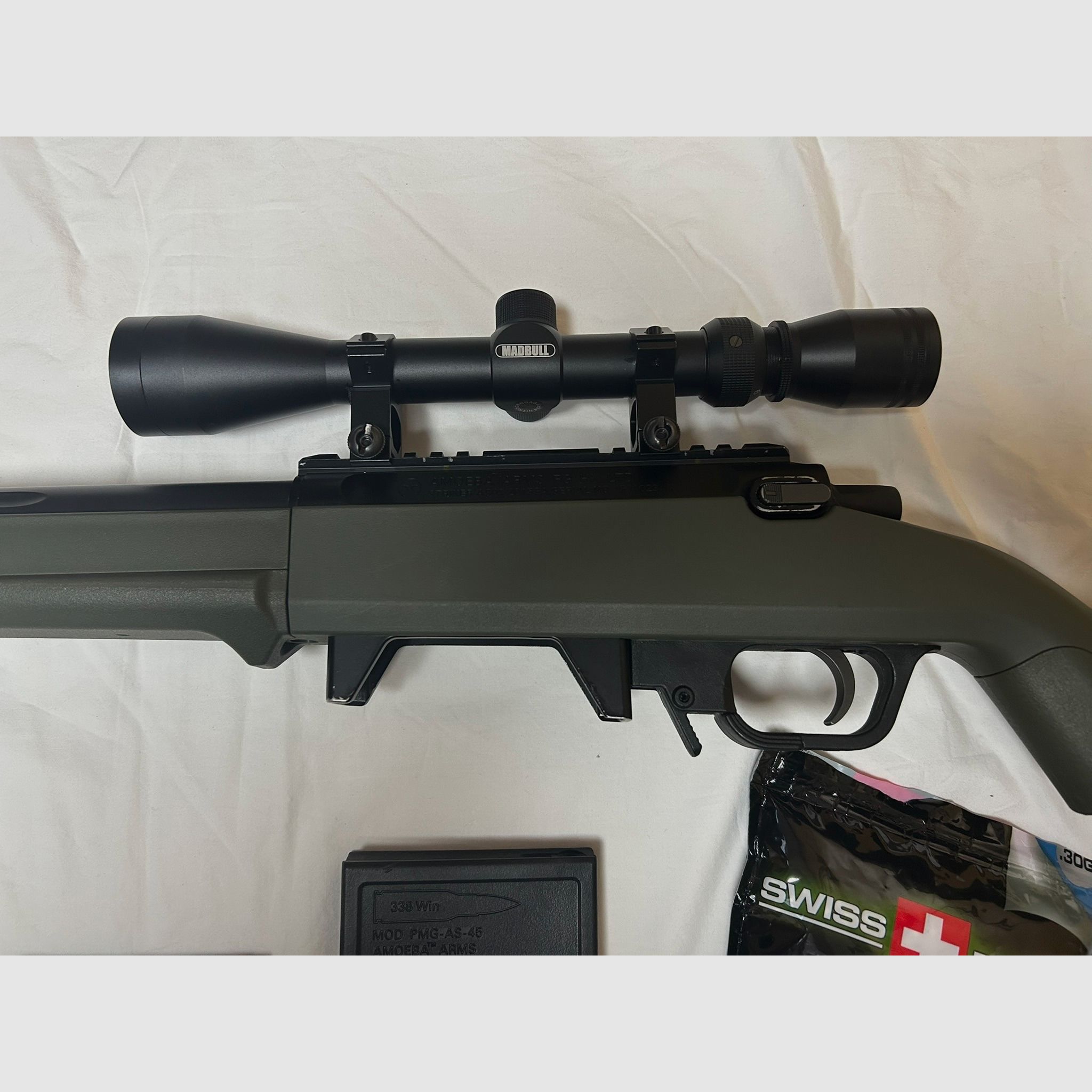 AMOEBE Striker AS01 incluido. MADBULL Óptica, 2 cargadores, Softair