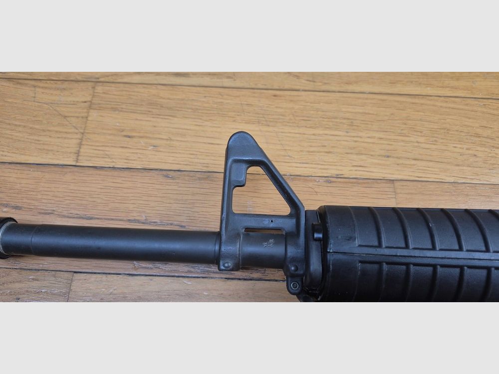 Sehr schöne Colt AR15 A2 Sporter II Repetierbüchse – Kaliber 222 rem. – 100% Colt Herstellung um 1985 – Zwischen der M16 A1 und der M16 A2 im Colt Stammbaum – Exzellente Standwaffe von hoher Qualität für Fans der AR15 Plattform – TBE++, Bild 14 von 43