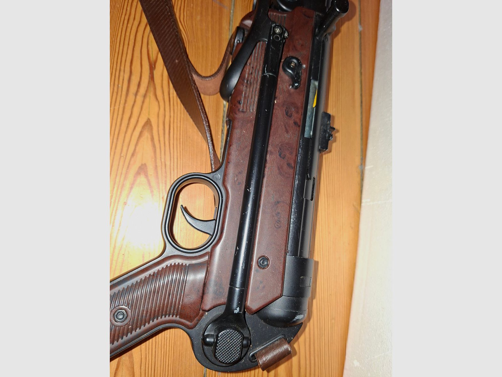 GSG Airsoft MP40 with repro magazine pouches and belt