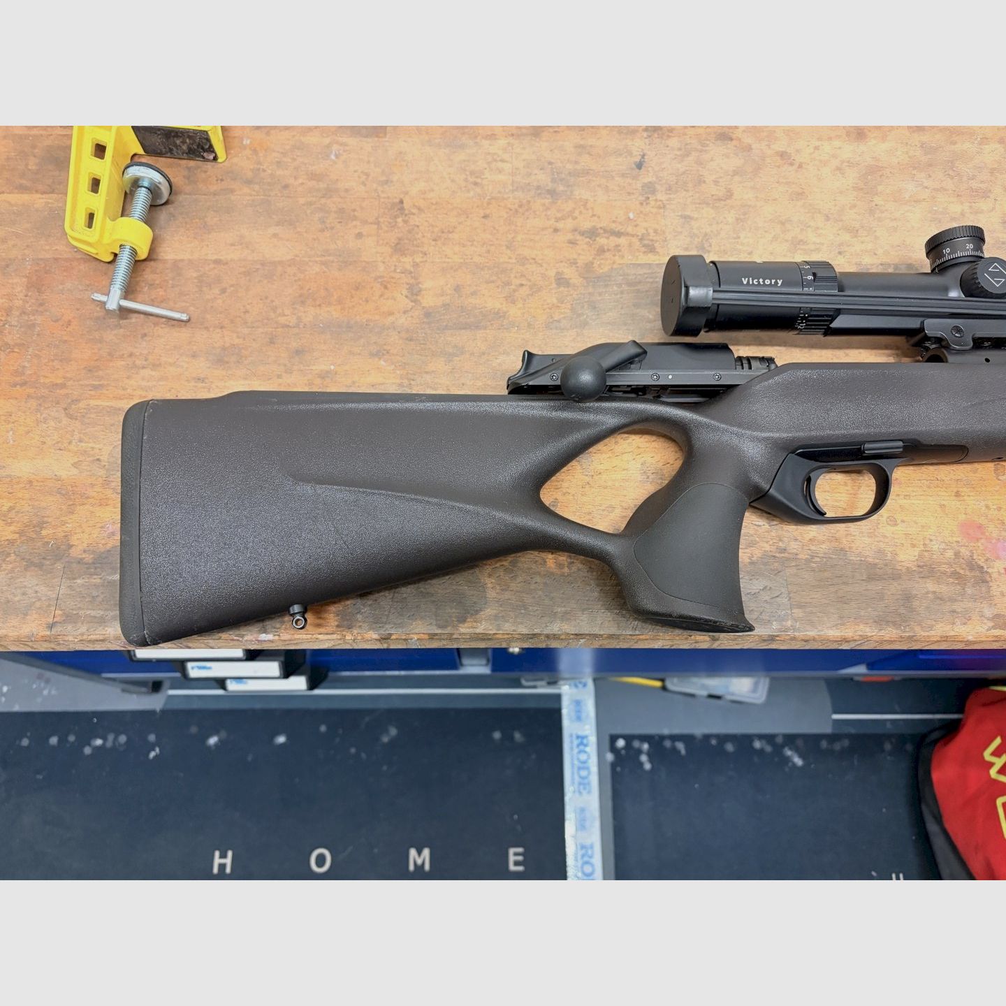 Blaser R8 Professional avec crosse en trou, .308 Win – Zeiss Victory HT 3-12x56
