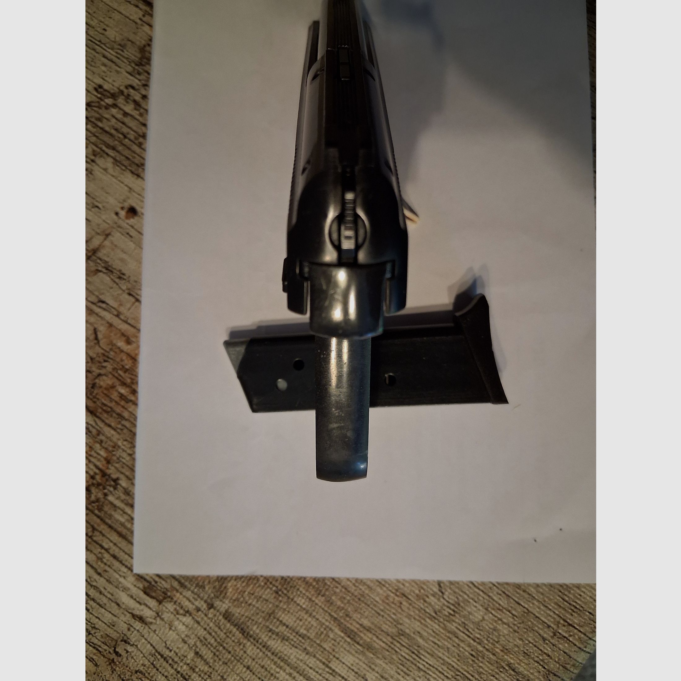 Collectionneurs attention !!! Röhm RG 8 (PTB-154), plaquettes en bois, chargeur de rechange, État TOP, jamais tiré