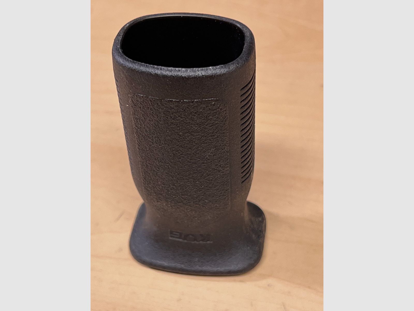 Przedni uchwyt do Airsoftu pionowy w czerni wersja średnia, Klucz - MOD