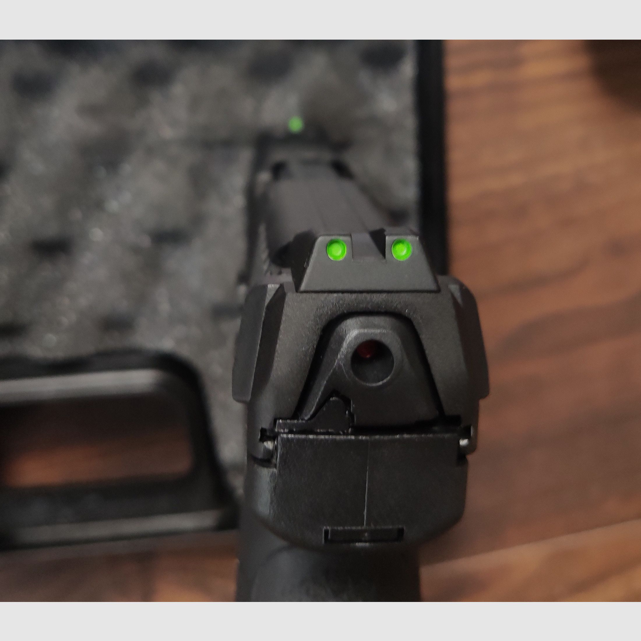 H&K VP9 / SFP9 GBB Airsoft Pistole mit Zubehör