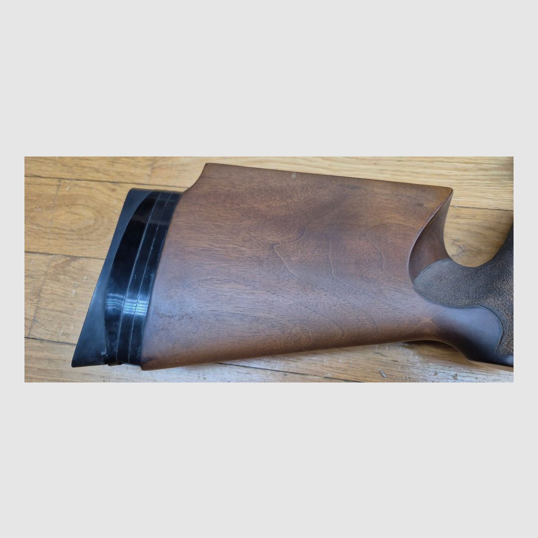 Wunderschöne Präzisionsbüchse Anschütz Modell MATCH 54 Version 1407 – Kal. 22LR – Seltenes Modell mit X-Lauf – Waffe von 1978 – Schlagbolzen und verstellbarer Abzug Modell 54 – Neuer Lauf mit hervorragenden Zügen – 100% Brünierung ohne Oxidation – Schöne Hölzer – Waffe nahezu neu – TBE++/TBE+++, Bild 5 von 37