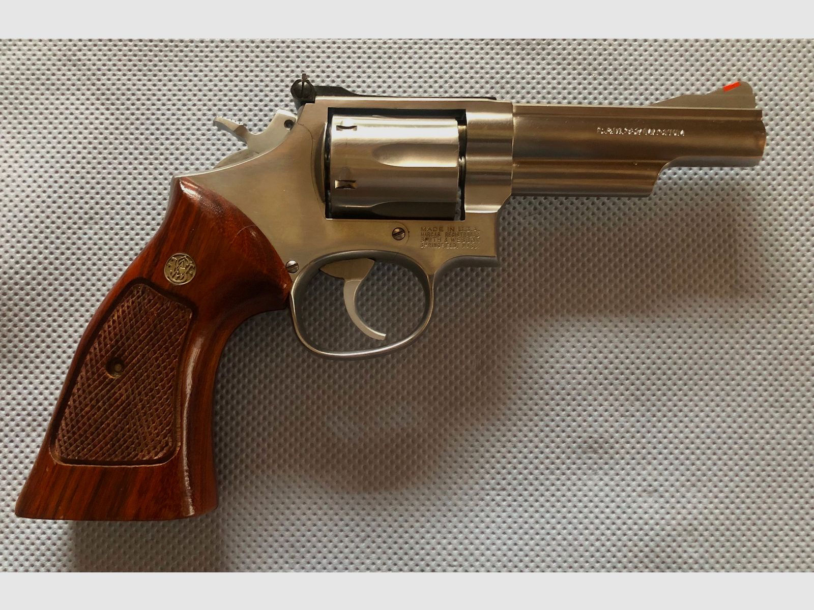 Revolver, S&W. 357Magnum    stainless Steel     Model 66    (mit Holster)