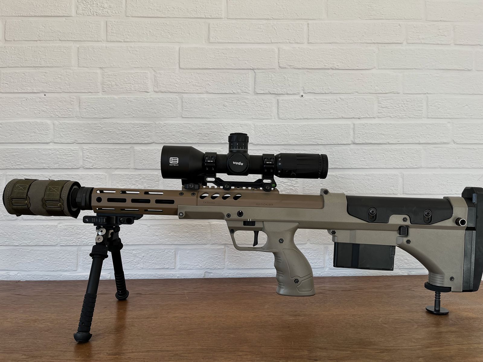 DESERT TECH SRS A2 (Covert) .308 Win + verwisselsysteem 6,5 mm Creedmoor + EoTech Vudu