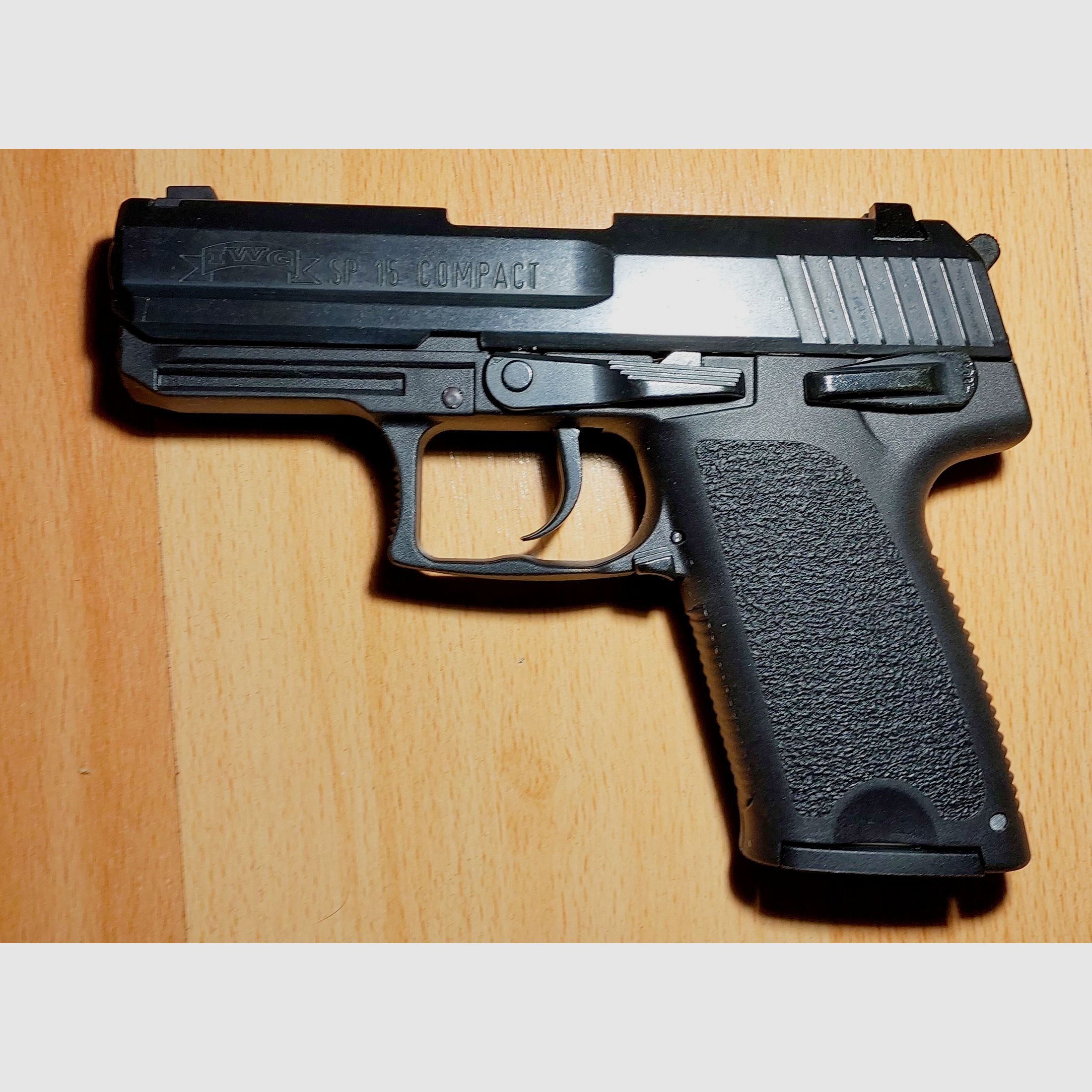 ME IWG SP 15 Kompakte Schreckschuss Pistole brüniert 9mm P.A.K. (876) mit 2 Magazinen