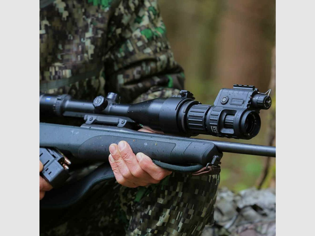 Urządzenie nocne podwójnego zastosowania Dycon DNVC-3 Black Mamba z doświetlaczem IR-LED Predator 2