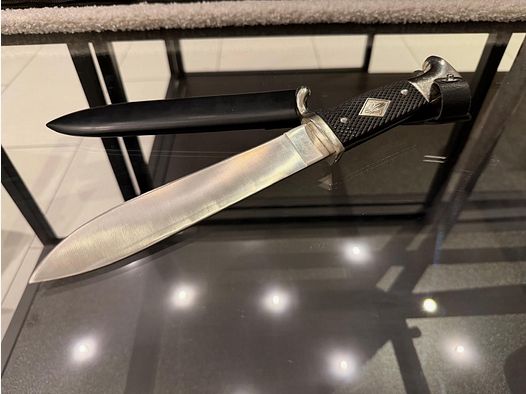 Coltello da campeggio classico – produzione di Solingen – con fodero in metallo e passante in pelle per cintura