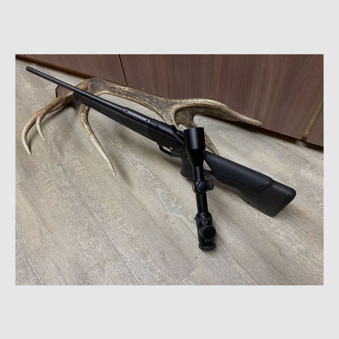 Blaser R8 Ultimate, mit Leica Magnus 1,8-12x50 i