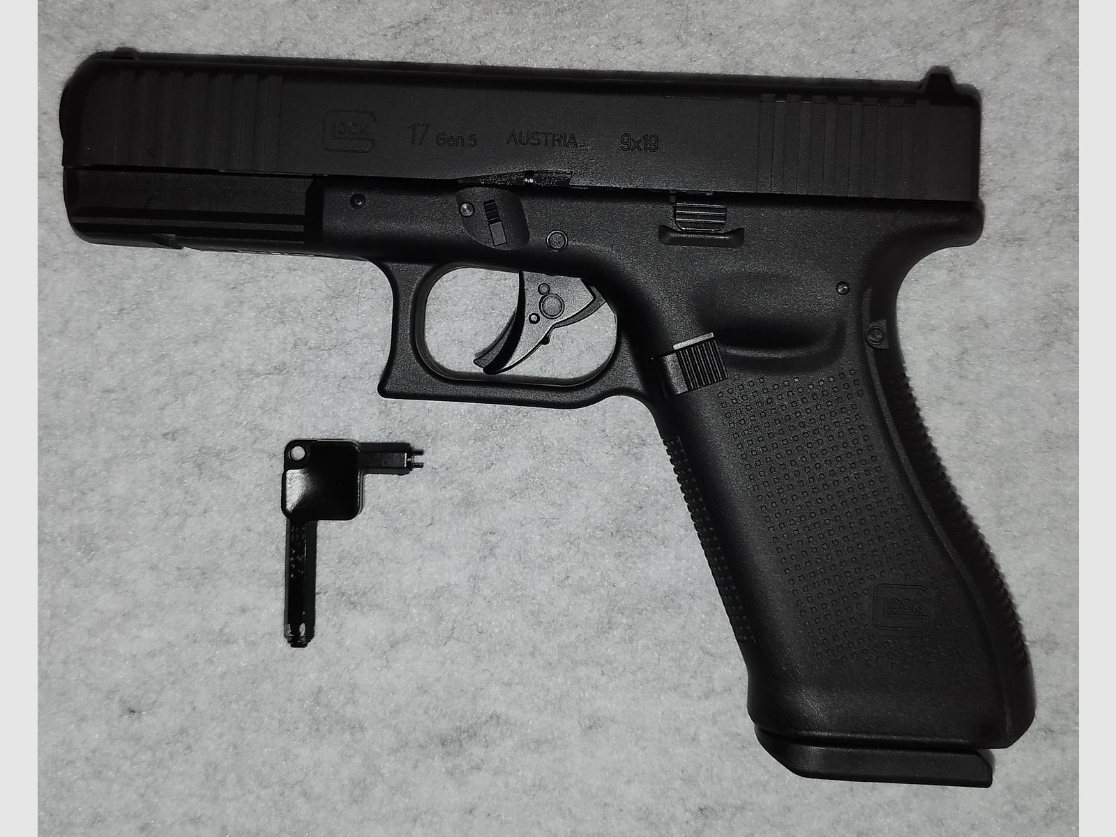 Glock 17 Gen 5 CO2 4.5mm BB with blowback and remaining warranty