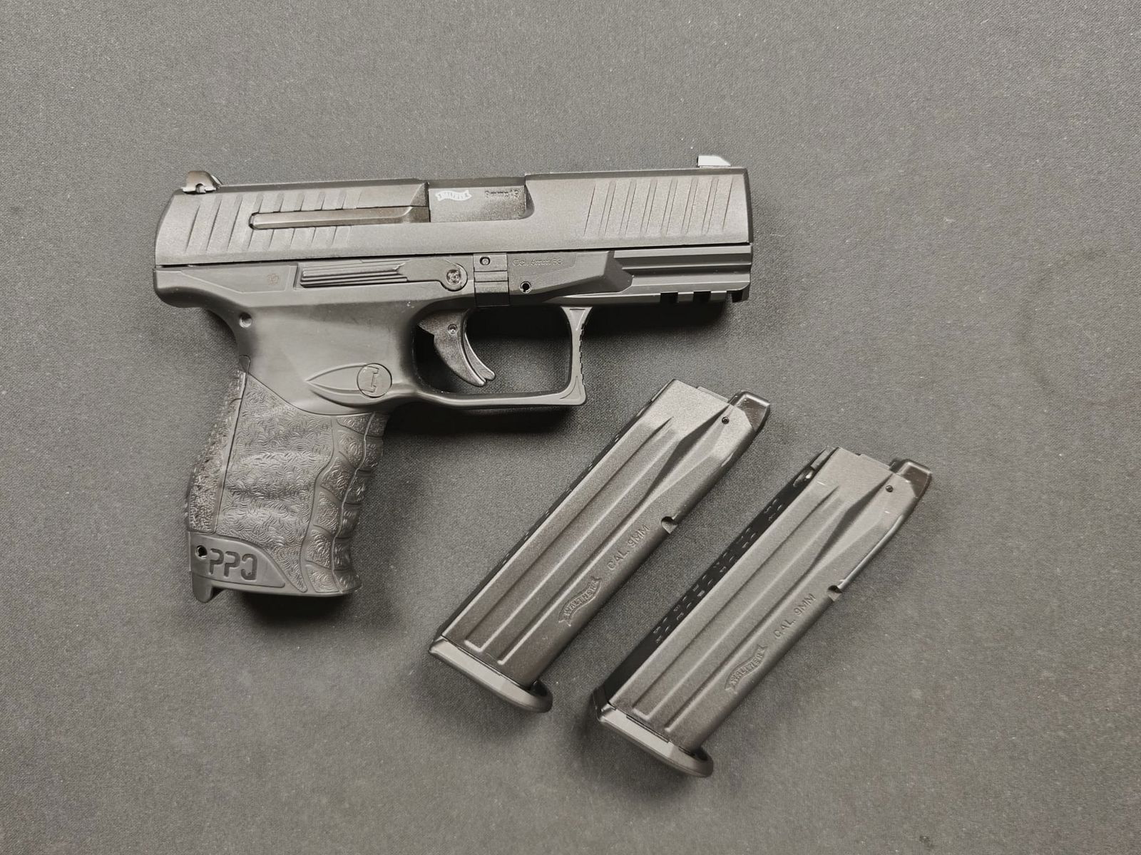 Walther PPQ M2 softair pistol caliber 6 mm BB gas blowback with 2 like new magazines
