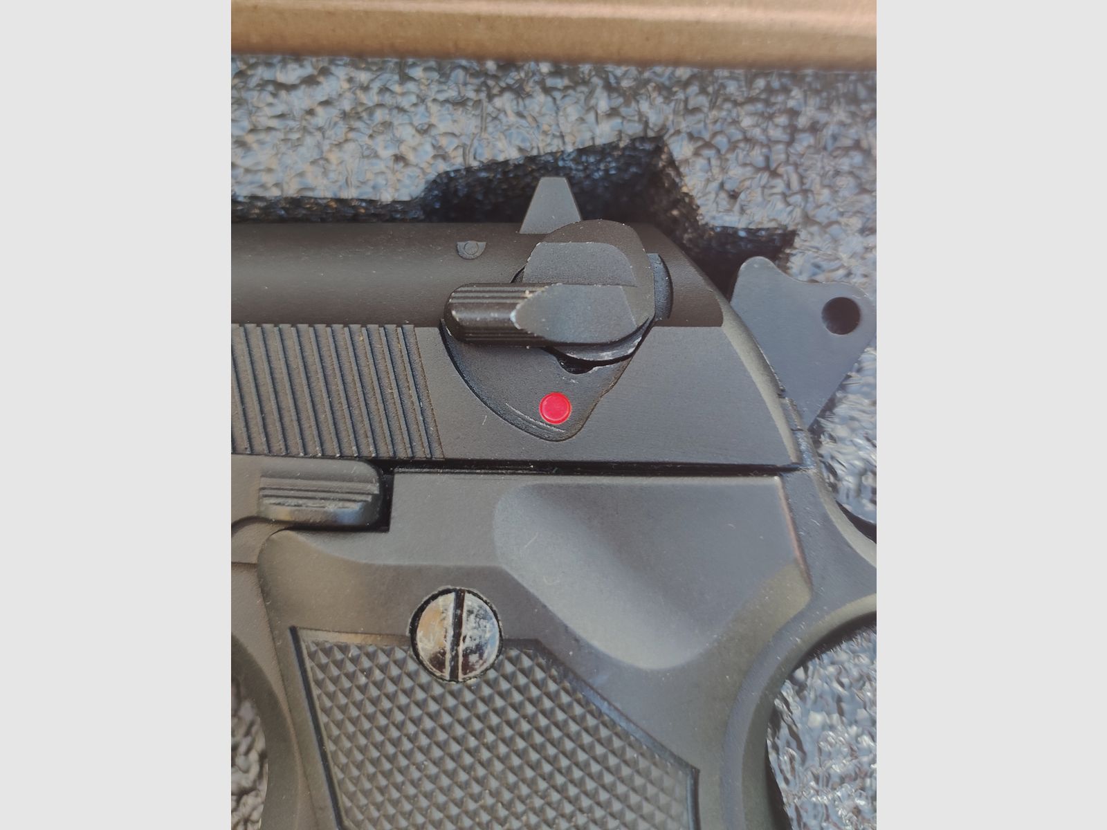 KLI M92 mit Schalldämpfer Vollmetall GBB 6mm BB schwarz 